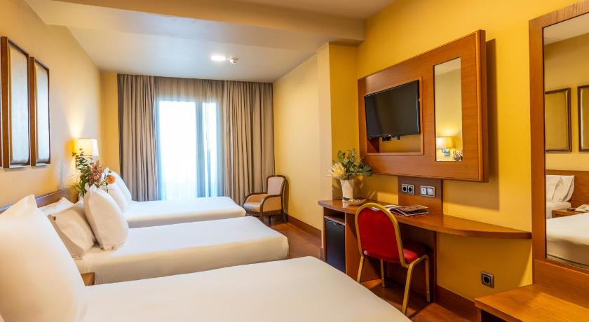 Image of Triple Room with View 0