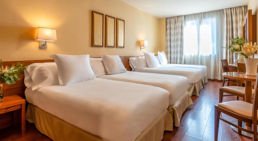 Image of Triple Room with View 3