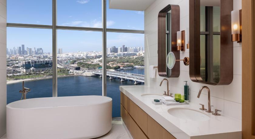 Hilton Dubai Creek Hotel & Residences - image 7