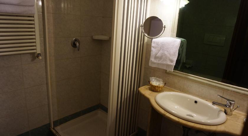 Image of Triple Room with Garden View 2
