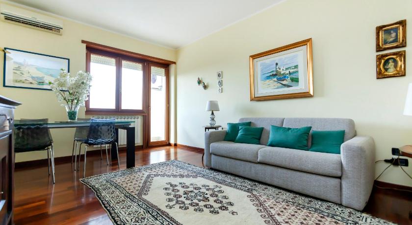 ローマ Appia Nuova Lucrezia Apartment 4つ星 ゲストハウス スイート