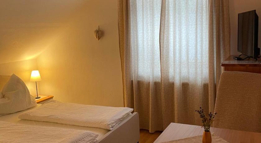 Image of Studio with Shower 0