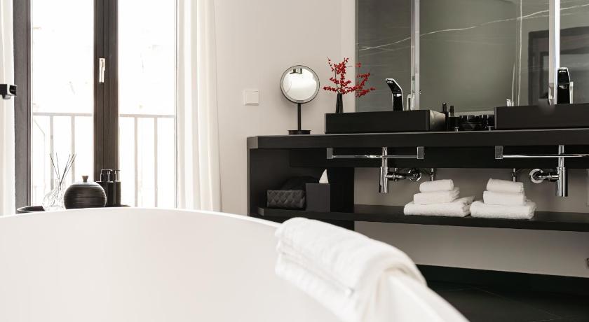 Image of PRIVATE / LUXURY 5