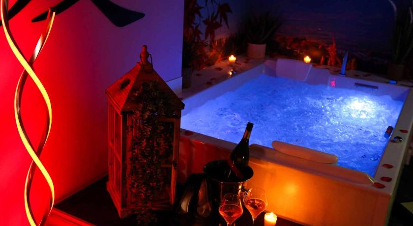 Foto de Le Jade Rouge - Love Gîte Japonais en Normandie - Reserva con descuento Agoda