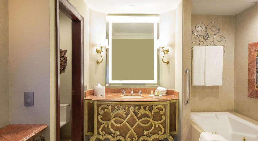 Imagen de Habitación deluxe con cama grande (1 King Bed Deluxe Room) 5