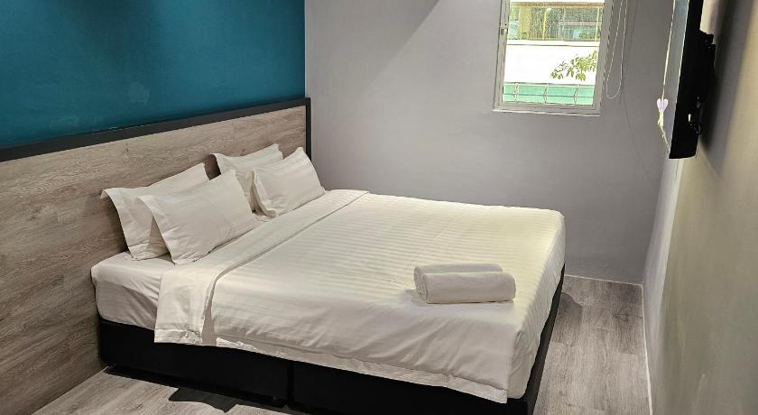 Image of Deluxe King Room 1