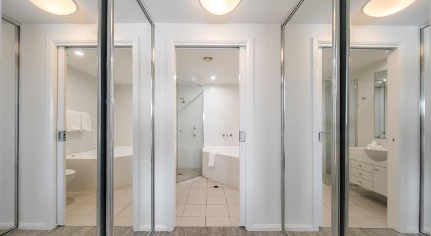 Image of Two-Bedroom Dual Key Lagoon Apartment with Spa - No Housekeeping 14