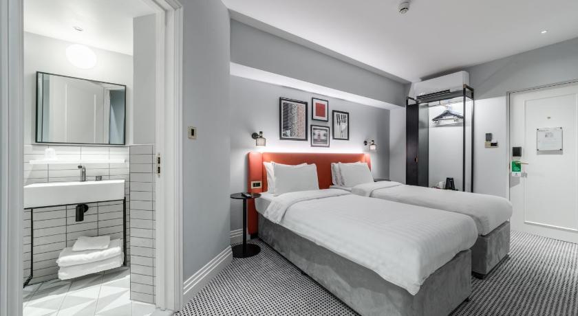 Image of Superior Twin Room 3
