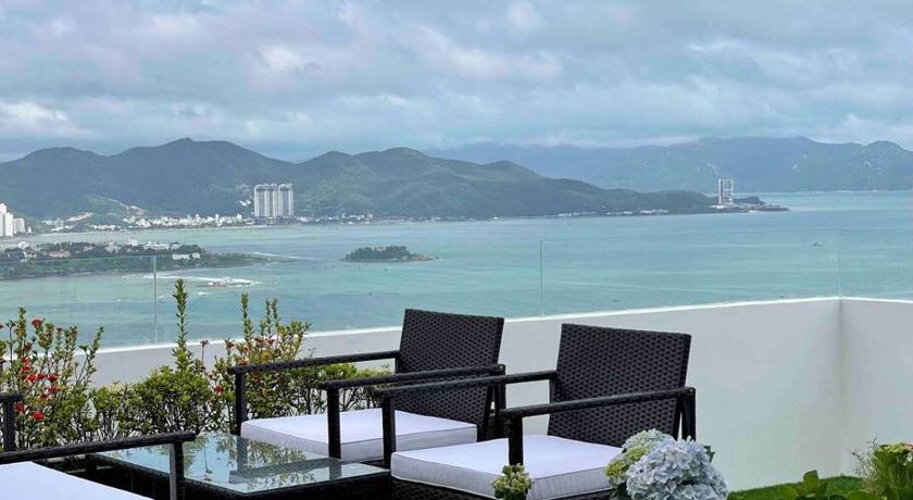 The 46 Ocean Sky Penthouse • Beachfront • Center - image 11