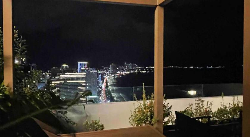 The 46 Ocean Sky Penthouse • Beachfront • Center - image 6