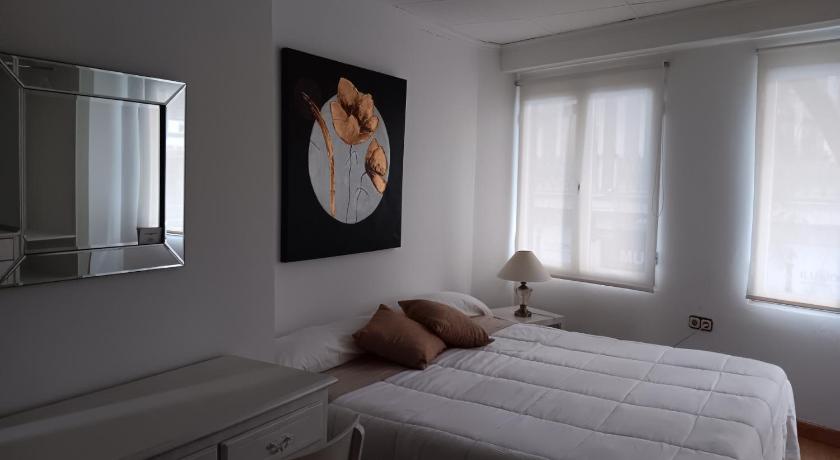 Apartment near Plaza Ayuntamiento in the historic center of Valencia - image 16
