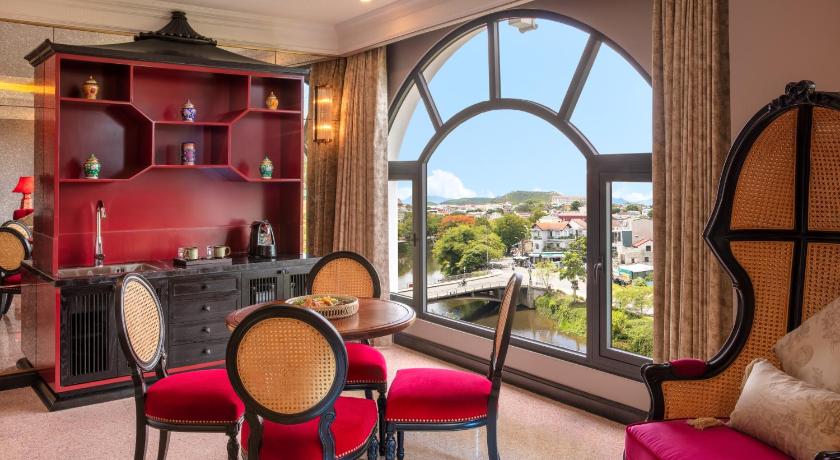 Image of Presidential Suite 6