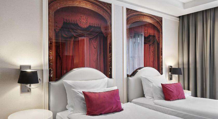 Image of Deluxe Room 8