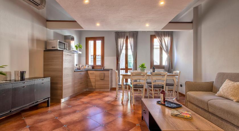 Image of Superior One-Bedroom Apartment - Split Level 3