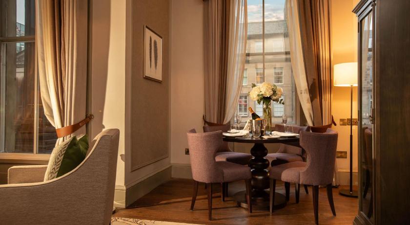 Image of 1 Bedroom Suite City View 8