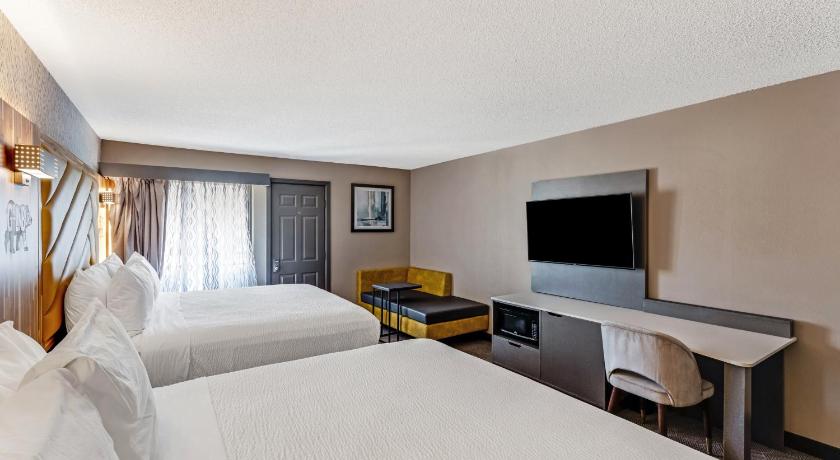 Image of 2 Queen Beds, Deluxe, Mobility Accessible Room, Roll-In Shower, Non-Smoking 1