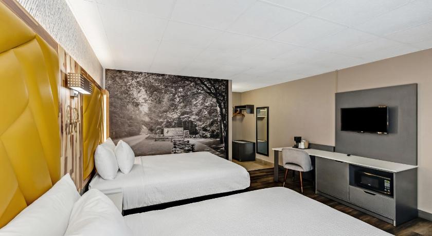 Image of 2 Queen Beds, Deluxe Room, Non-Smoking 1