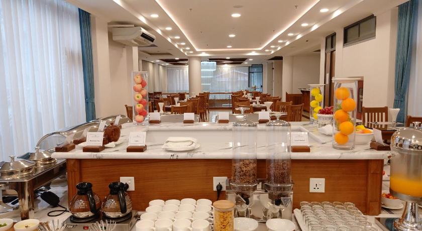 Dragon Phoenix Hotel - image 4