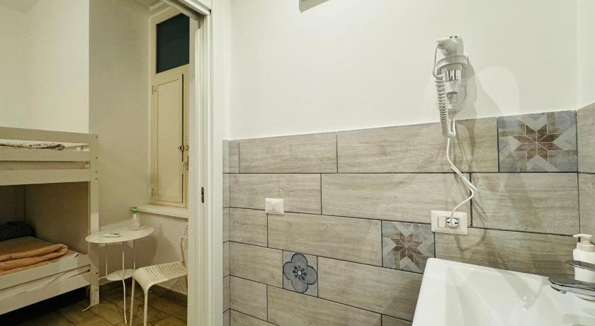 Image of Standard 4 Bed Dormitory 9