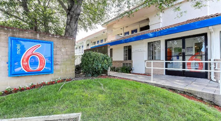 Motel 6-Pinole, CA, Pinole (CA) | Best Price Guarantee - Mobile