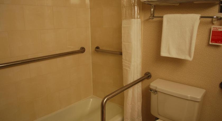 Ramada by Wyndham Triangle/Quantico photo