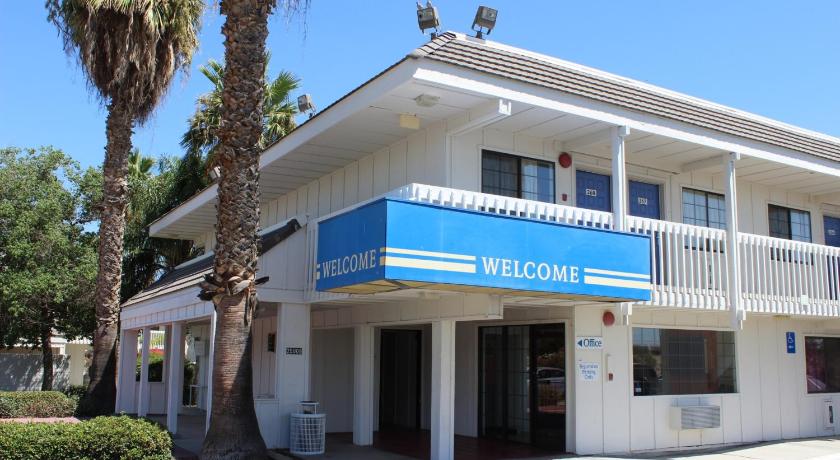 Motel 6-Coalinga, CA - East