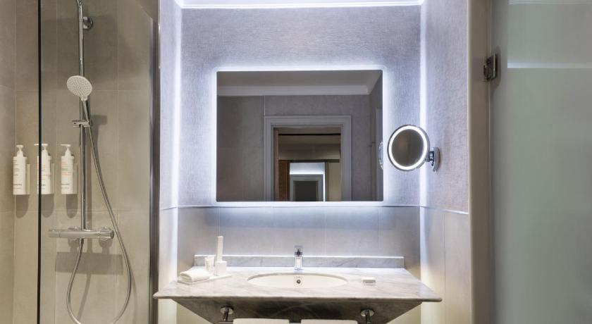 Image of Superior, Guest room, 2 Twin, City view 5