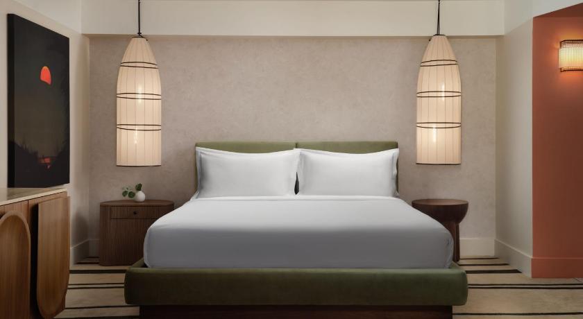 Immagine di Camera con 1 Letto King-Size e Vista Città (Guest room, 1 King, City view) 1