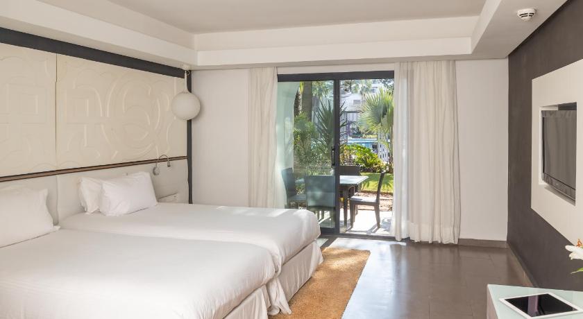Image of FAMILY ROOM, 1 King Size Bed, 2 Bunk Beds 1