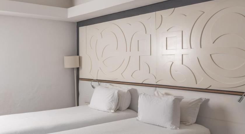 Image of FAMILY ROOM, 1 King Size Bed, 2 Bunk Beds 8