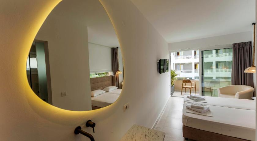 Image of Deluxe Mini Suite (up to 2 people) 0