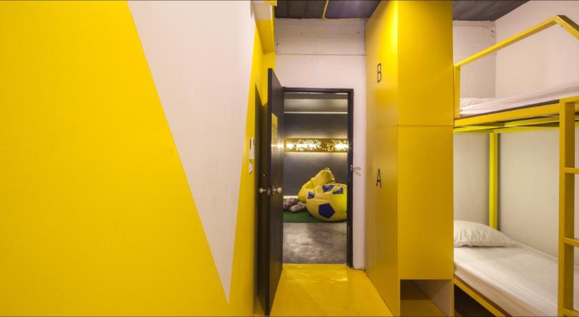 Image of Quadruple with Shared Bathroom 13