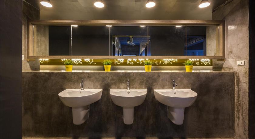 Image of Twin Room with Shared Bathroom 5