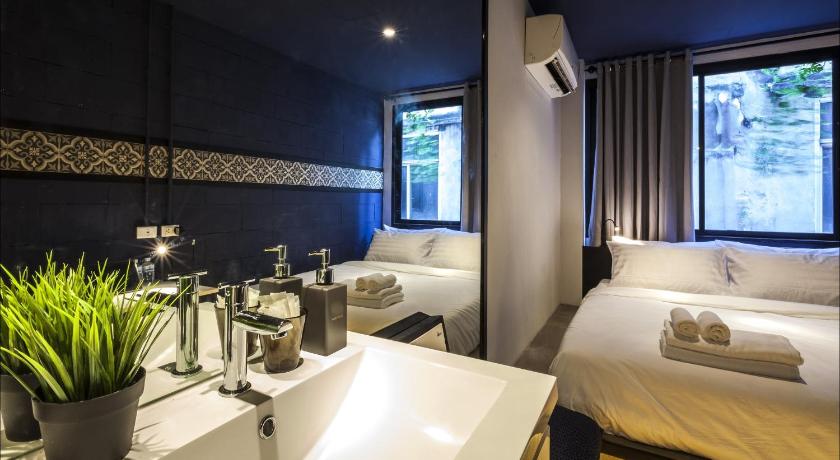 Image of Double Room with Private Bathroom 3