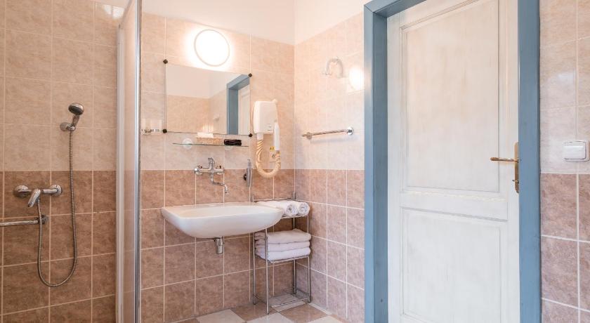 Image of Triple Room with Balcony and Wellness Access 2