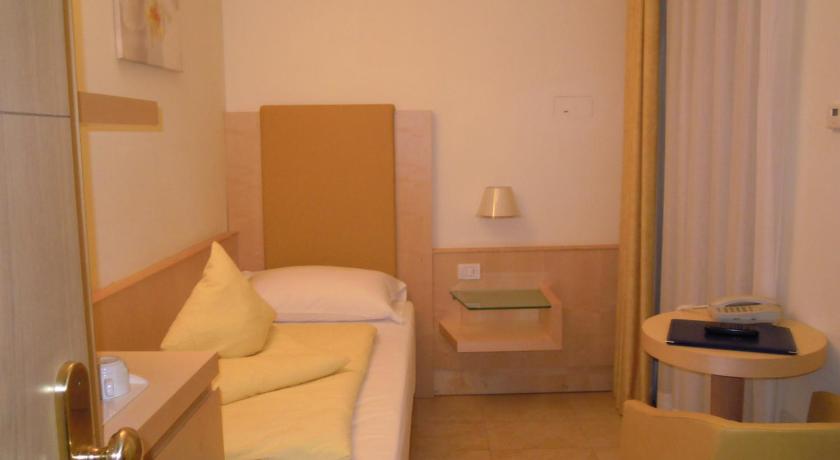 Image of Standard Single Room with Balcony 4