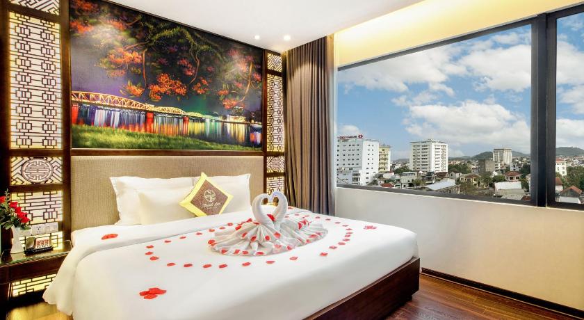 Image of Executive Suite Club 0