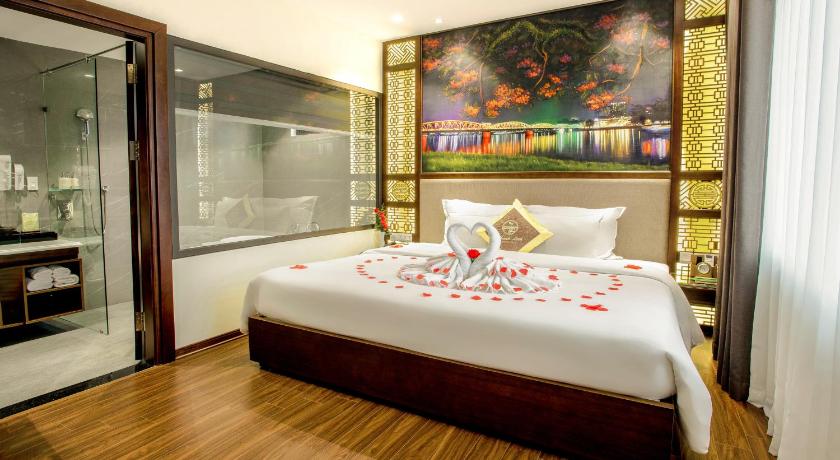 Image of Executive Suite Club 1