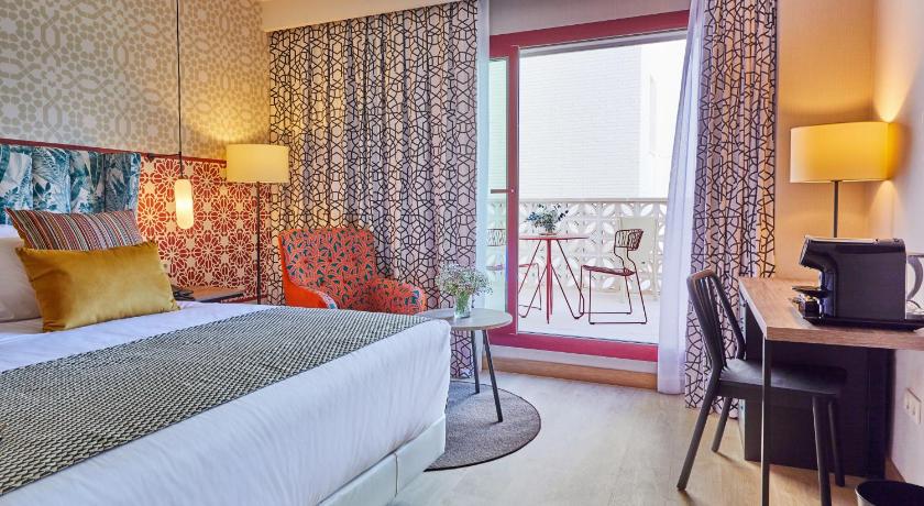 セビリア Hesperia Sevilla 4つ星 ホテル スイート