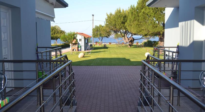 Akrogiali studios