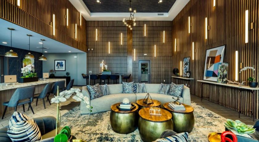 피닉스 (AZ) TWO Modern Westgate CozySuites by stadium w pool 4성급 숙소 수영장