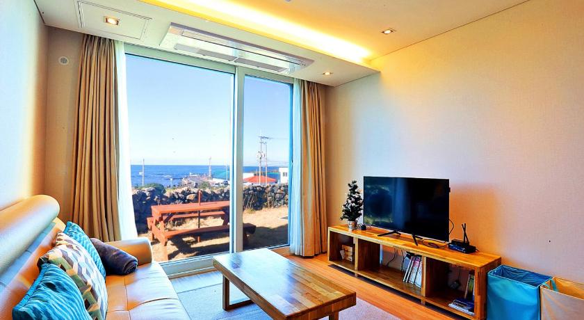 Image of Three-Bedroom Townhouse 3