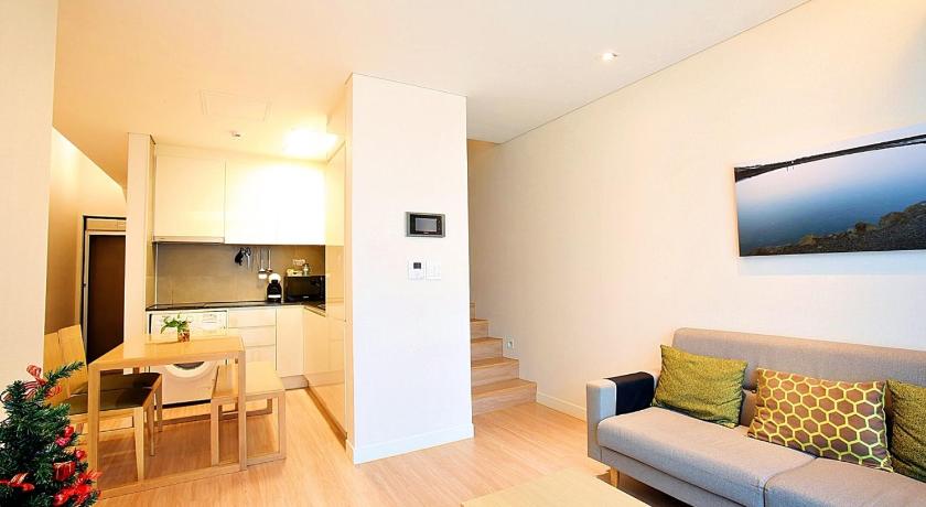 Image of Three-Bedroom Townhouse 8
