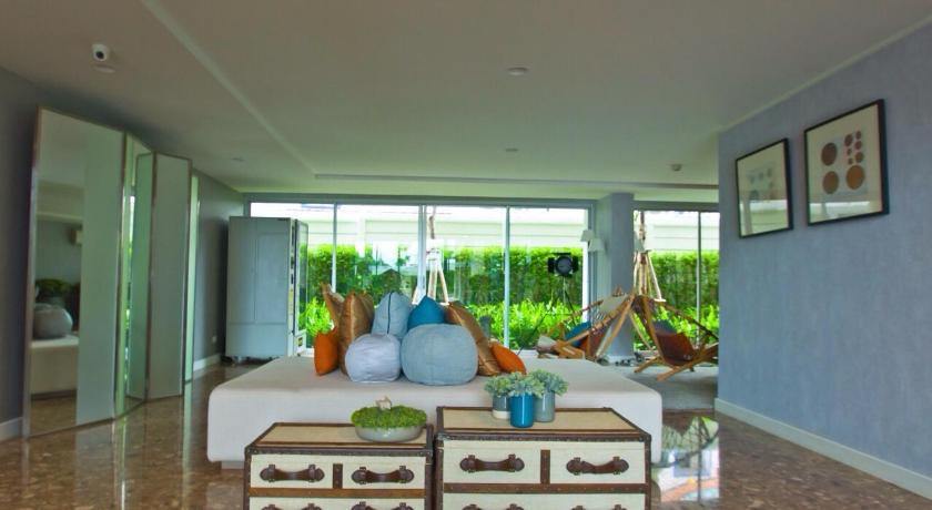 Baan Im Em by Little Dragon photo
