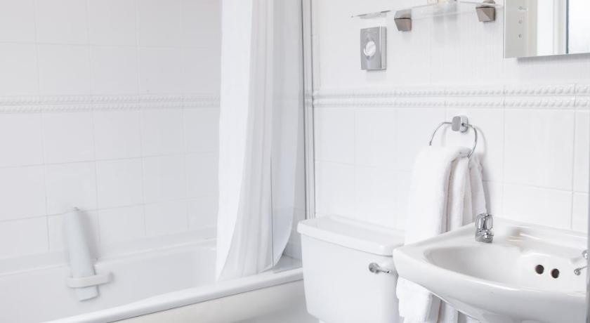 Image of Front Twin Room 2