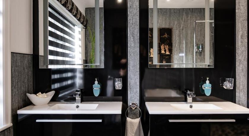 Image of Superior King Suite 3