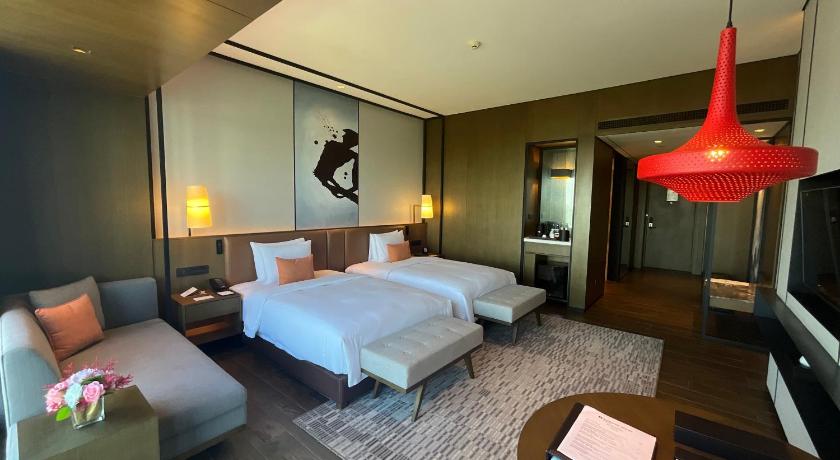 Image of Club Twin 4