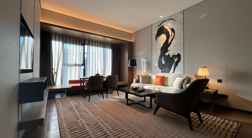 Image of Deluxe Suite 12