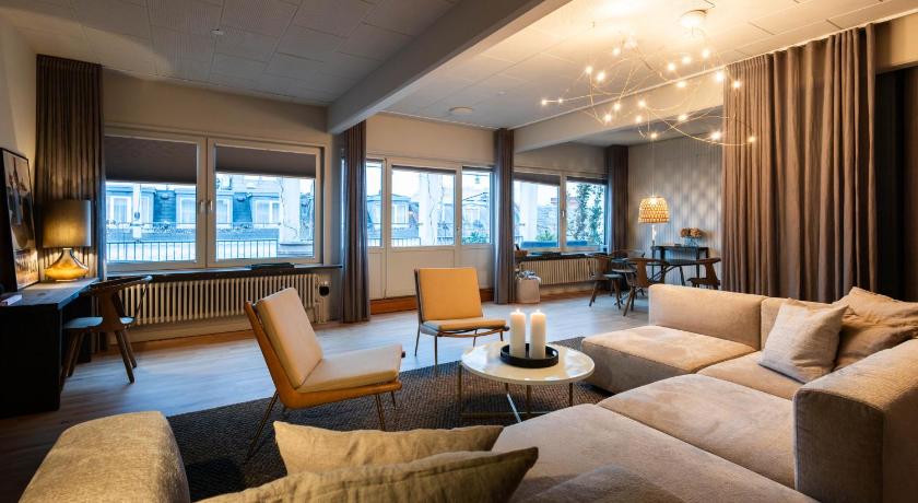 Image of Two-Bedroom Penthouse with Balcony & Habour View 0