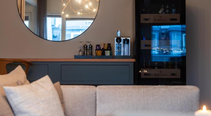 Image of Two-Bedroom Penthouse with Balcony & Habour View 13